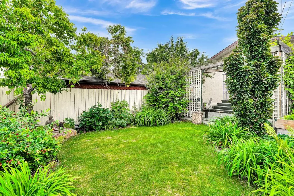 3722 Dover Ridge Drive SE Calgary AB T2B2C8