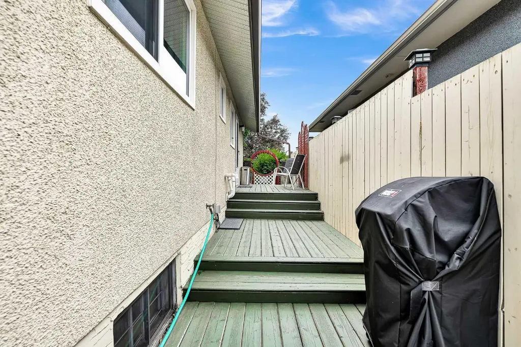 3722 Dover Ridge Drive SE Calgary AB T2B2C8
