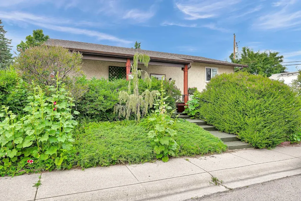 3722 Dover Ridge Drive SE Calgary AB T2B2C8
