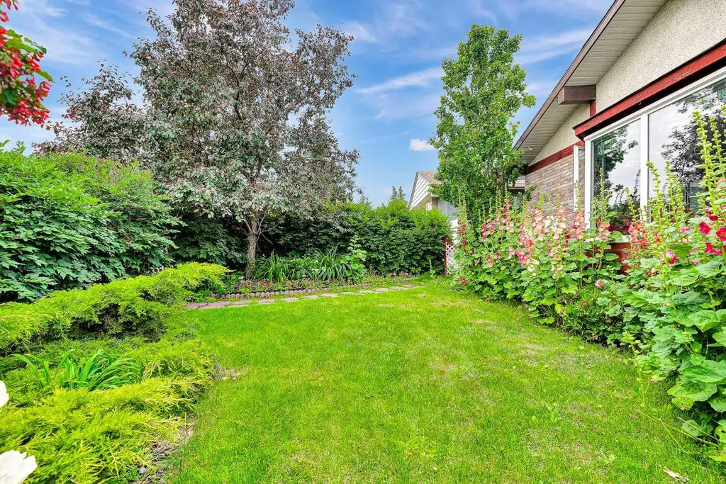 3722 Dover Ridge Drive SE Calgary AB T2B2C8