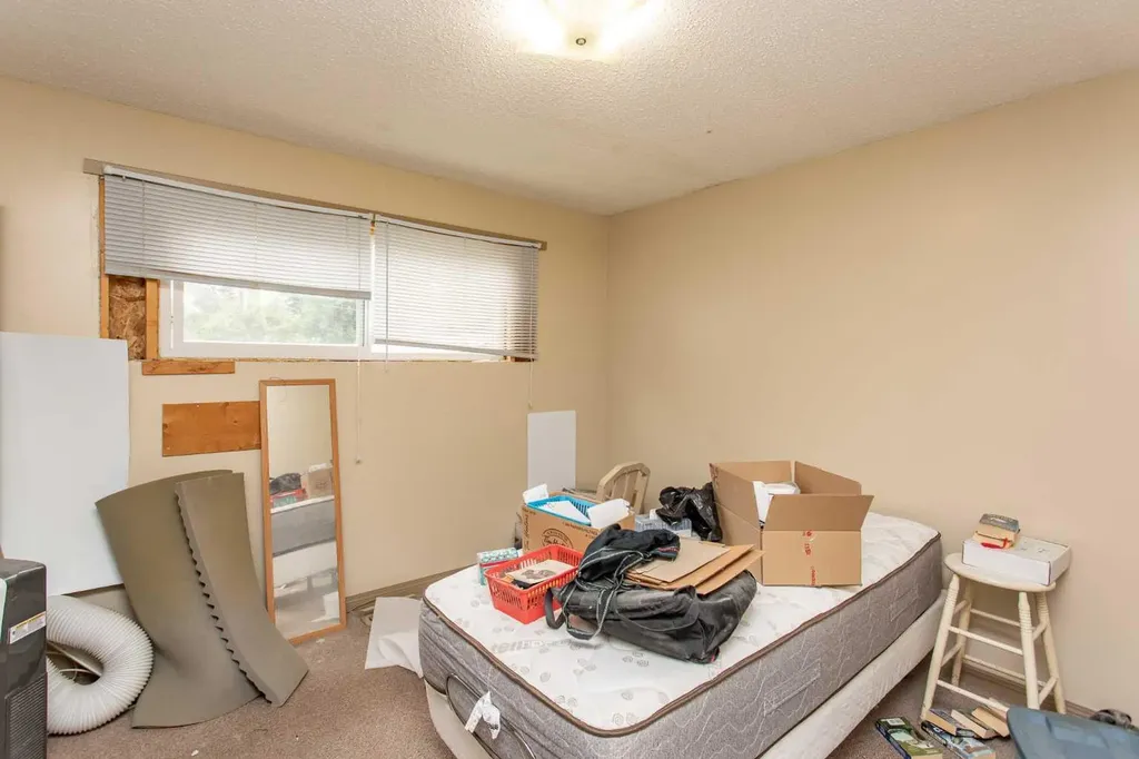 5246 47 Street Lacombe AB T4L 1H5