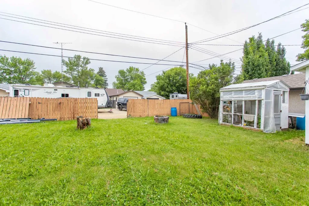 5246 47 Street Lacombe AB T4L 1H5