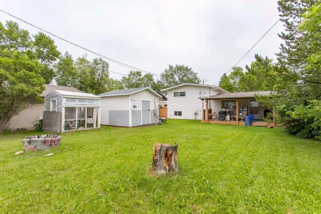5246 47 Street Lacombe AB T4L 1H5