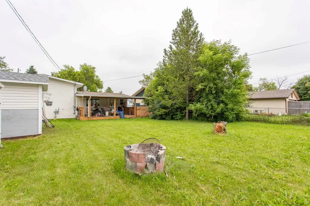 5246 47 Street Lacombe AB T4L 1H5