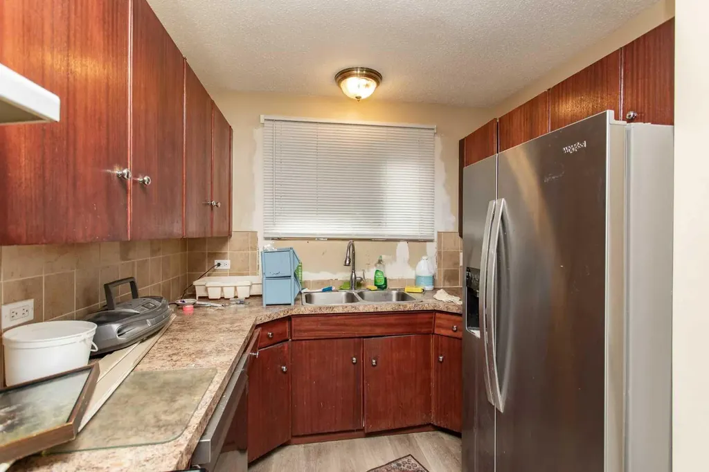 5246 47 Street Lacombe AB T4L 1H5