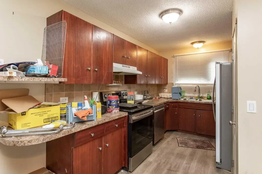 5246 47 Street Lacombe AB T4L 1H5