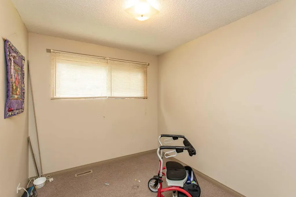 5246 47 Street Lacombe AB T4L 1H5