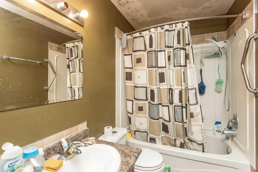 5246 47 Street Lacombe AB T4L 1H5