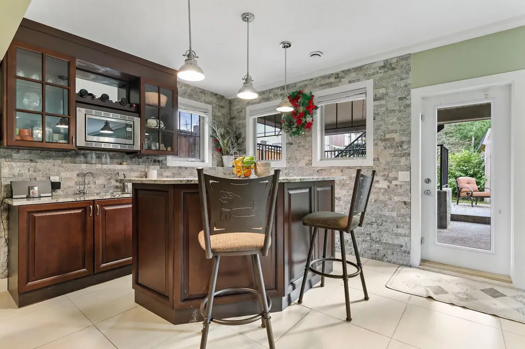 22 Wendham Place SW Calgary AB T3H 0R6