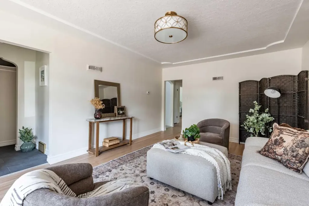 206 7 Street SE Medicine Hat AB T1A1J6