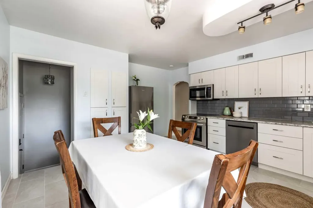 206 7 Street SE Medicine Hat AB T1A1J6