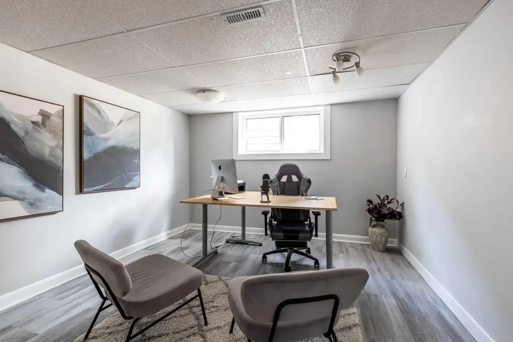 206 7 Street SE Medicine Hat AB T1A1J6