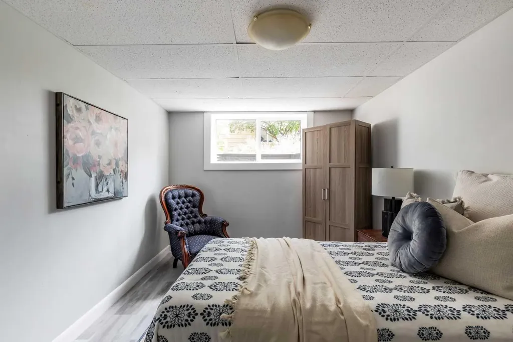 206 7 Street SE Medicine Hat AB T1A1J6