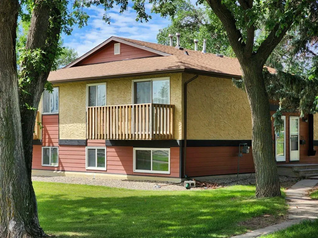 5 Acadia Road W Lethbridge AB T1K 3X8
