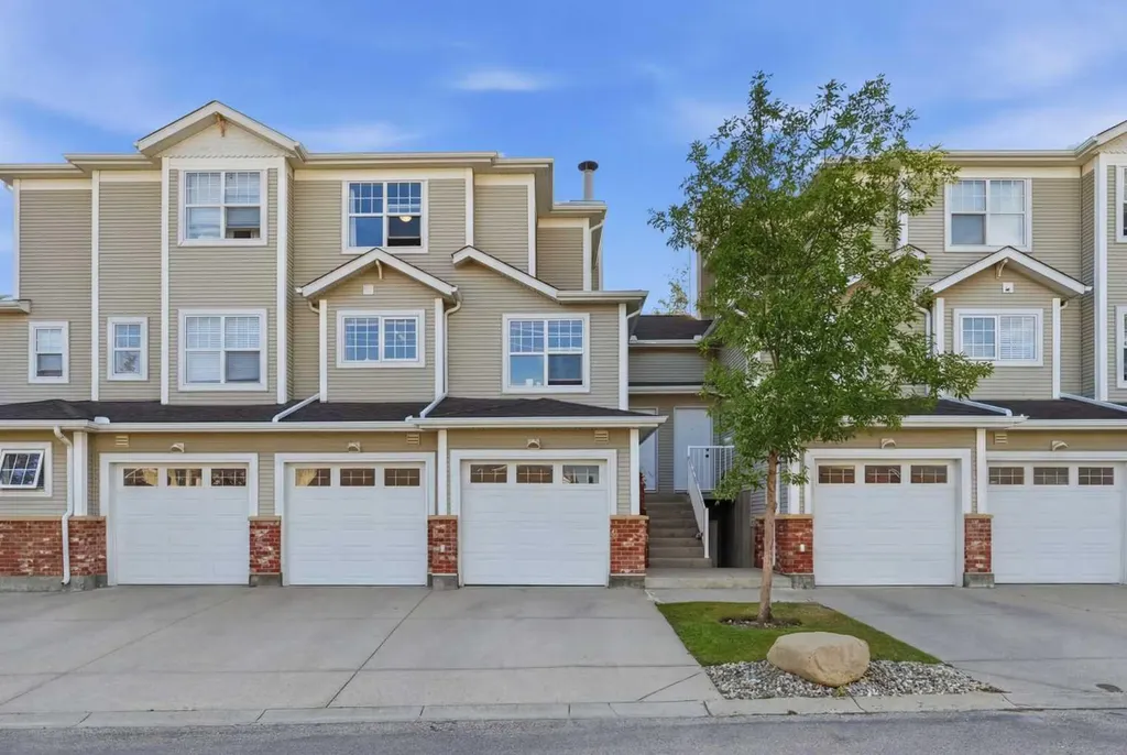 7171 Coach Hill Road SW Calgary AB T3H 3R7