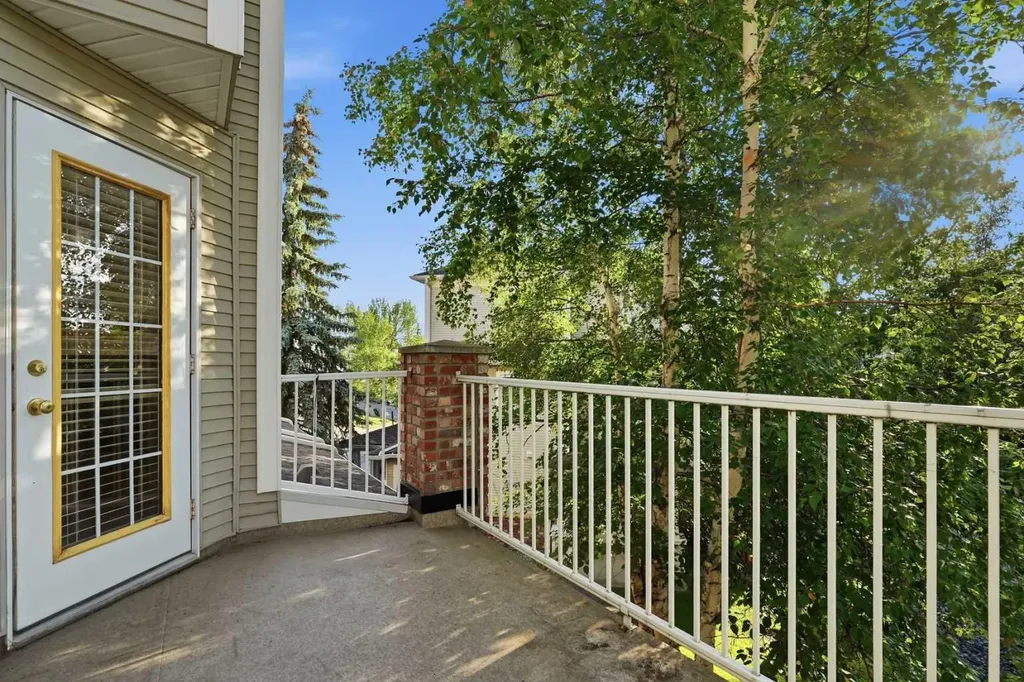 7171 Coach Hill Road SW Calgary AB T3H 3R7