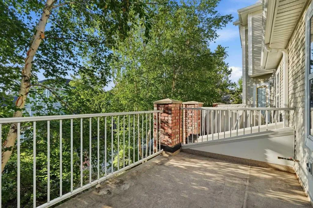 7171 Coach Hill Road SW Calgary AB T3H 3R7