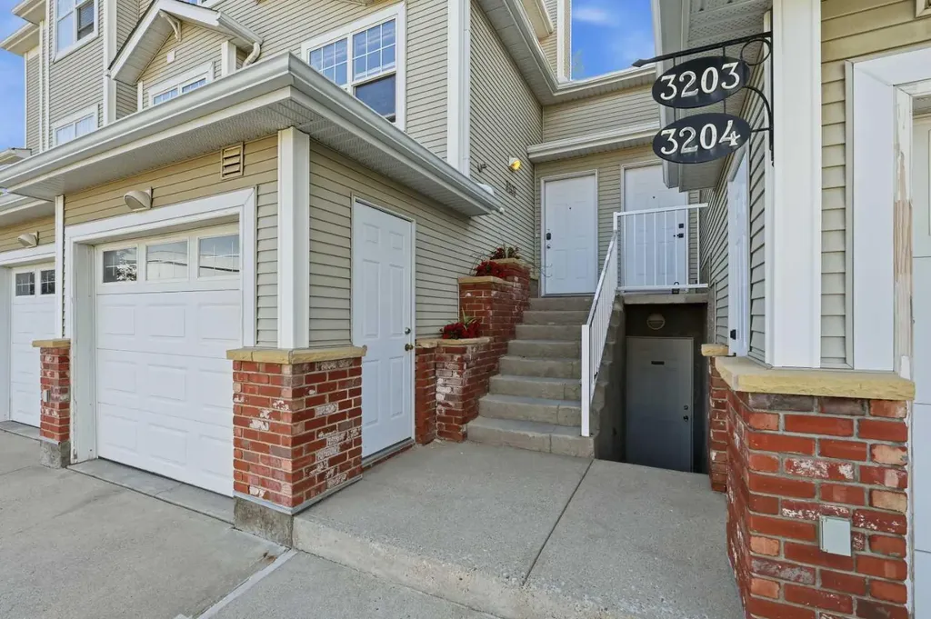 7171 Coach Hill Road SW Calgary AB T3H 3R7
