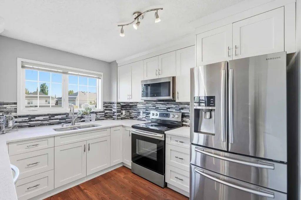 7171 Coach Hill Road SW Calgary AB T3H 3R7