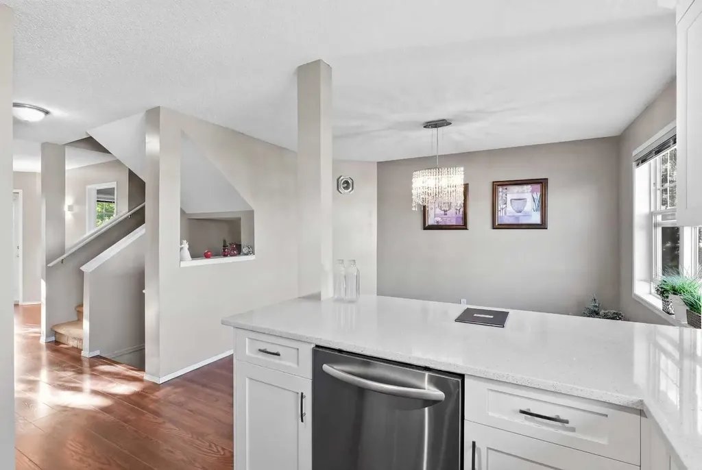 7171 Coach Hill Road SW Calgary AB T3H 3R7