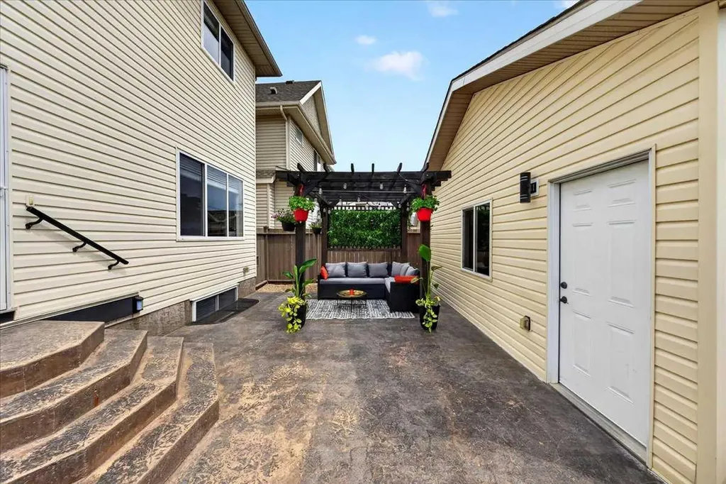 261 Copperstone Gardens SE Calgary AB T2Z 0L2