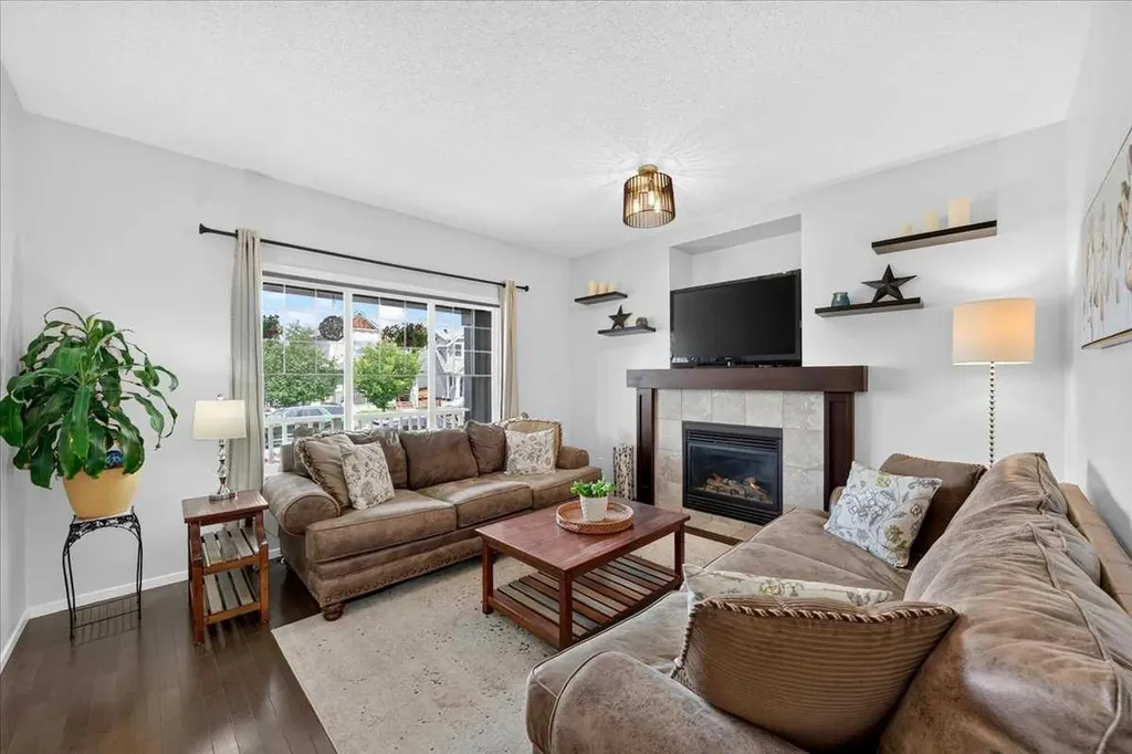 261 Copperstone Gardens SE Calgary AB T2Z 0L2