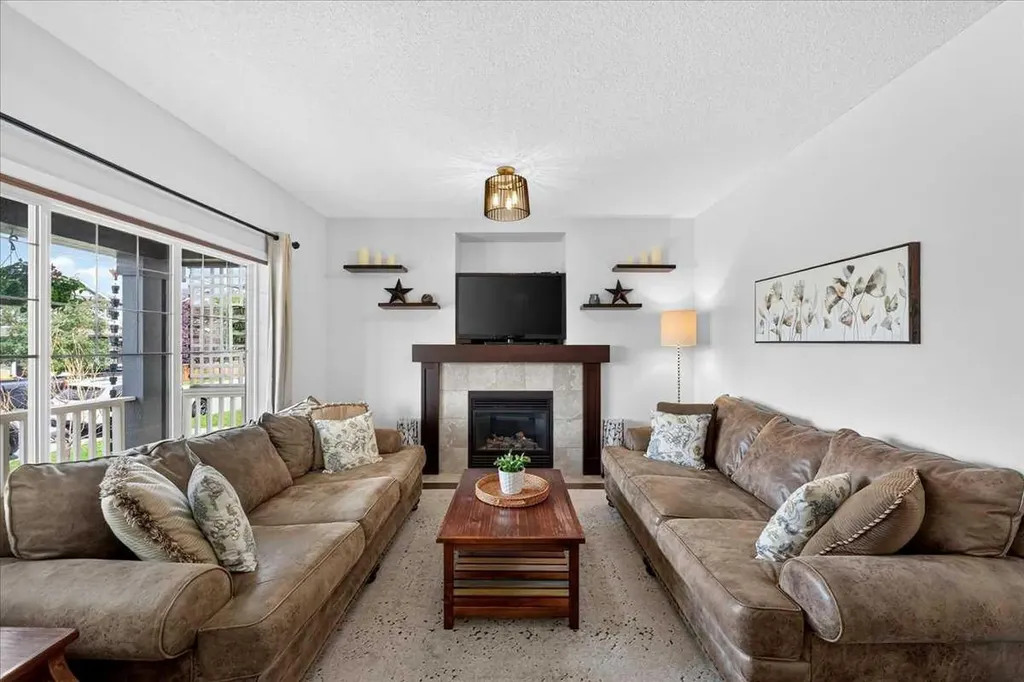 261 Copperstone Gardens SE Calgary AB T2Z 0L2