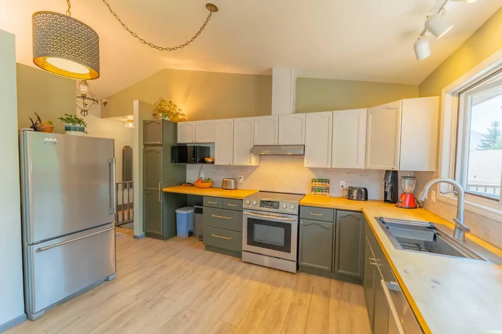 213 Lady Macdonald Drive Canmore AB T1W1H2