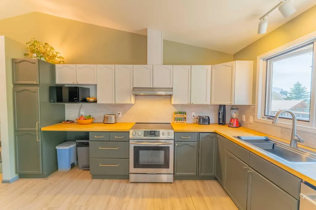 213 Lady Macdonald Drive Canmore AB T1W1H2