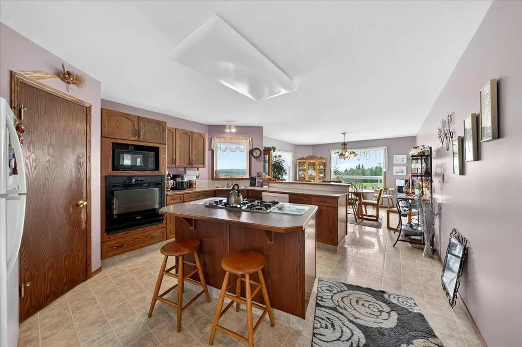 32442 Range Road 40 Rural Mountain View County AB T4H4C3
