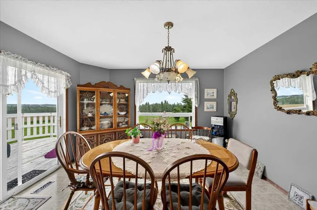 32442 Range Road 40 Rural Mountain View County AB T4H4C3