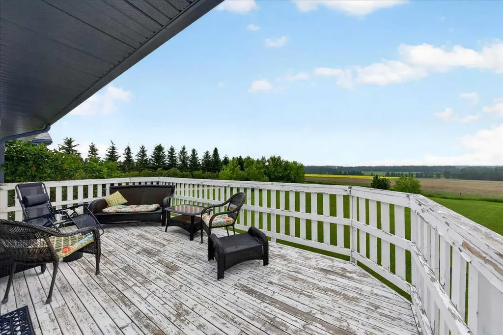 32442 Range Road 40 Rural Mountain View County AB T4H4C3