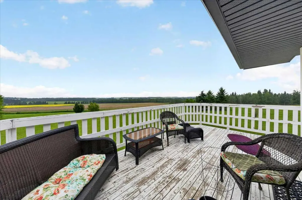 32442 Range Road 40 Rural Mountain View County AB T4H4C3