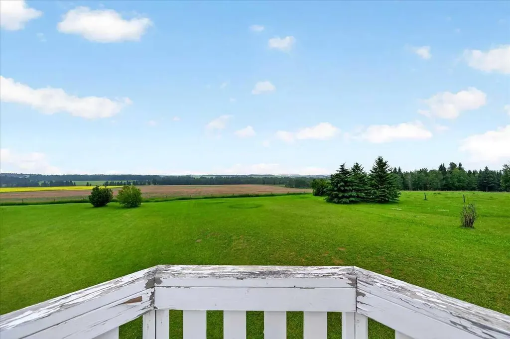 32442 Range Road 40 Rural Mountain View County AB T4H4C3