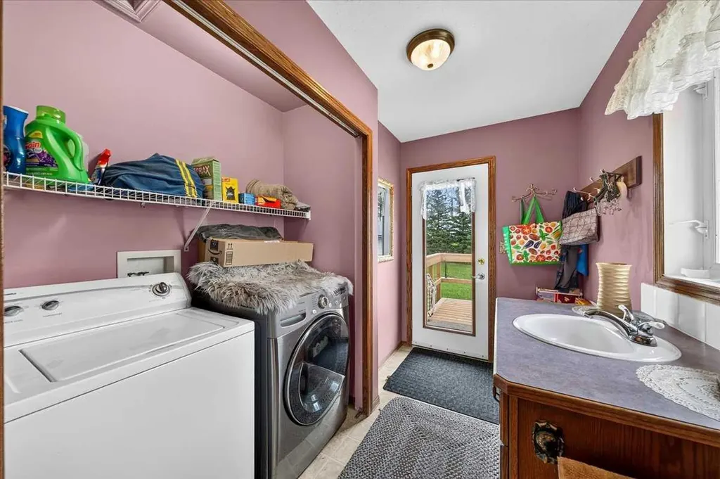 32442 Range Road 40 Rural Mountain View County AB T4H4C3