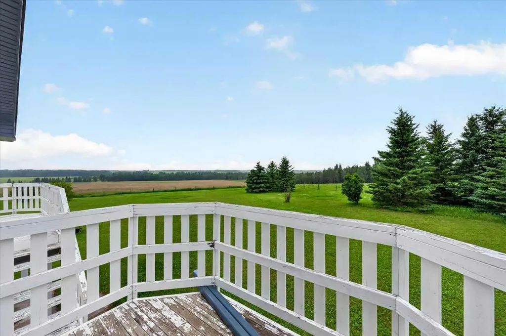 32442 Range Road 40 Rural Mountain View County AB T4H4C3