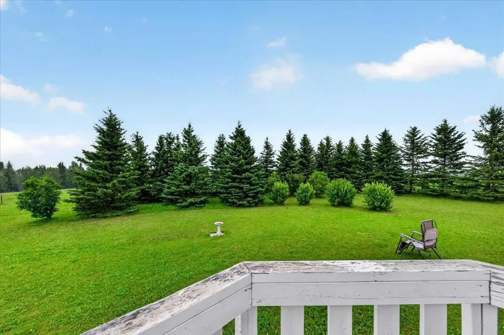 32442 Range Road 40 Rural Mountain View County AB T4H4C3