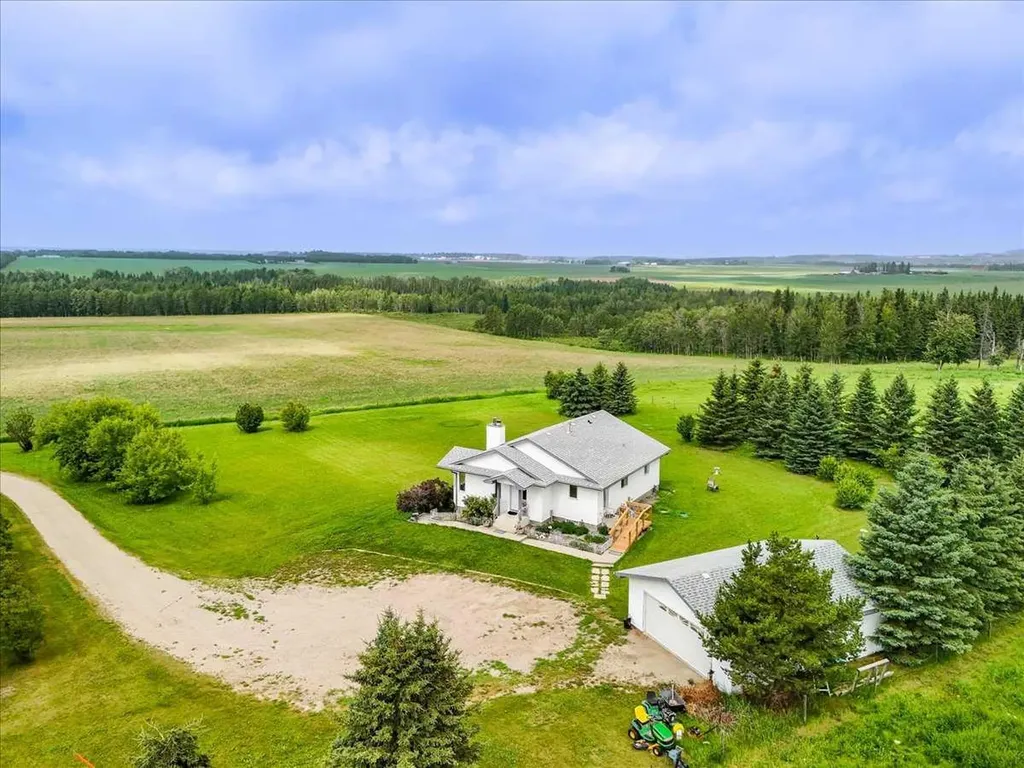 32442 Range Road 40 Rural Mountain View County AB T4H4C3