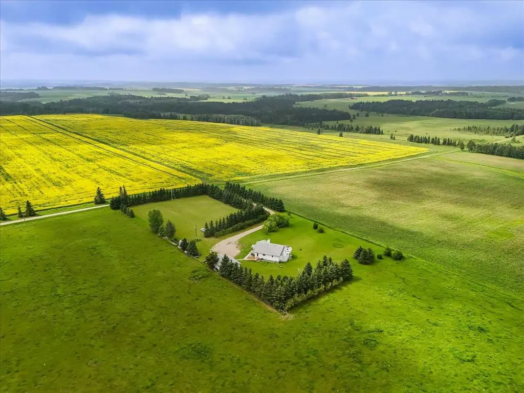 32442 Range Road 40 Rural Mountain View County AB T4H4C3