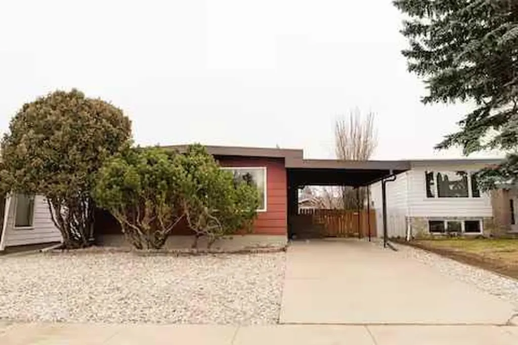 1033 Elliot Road S Lethbridge AB T1K 3V2