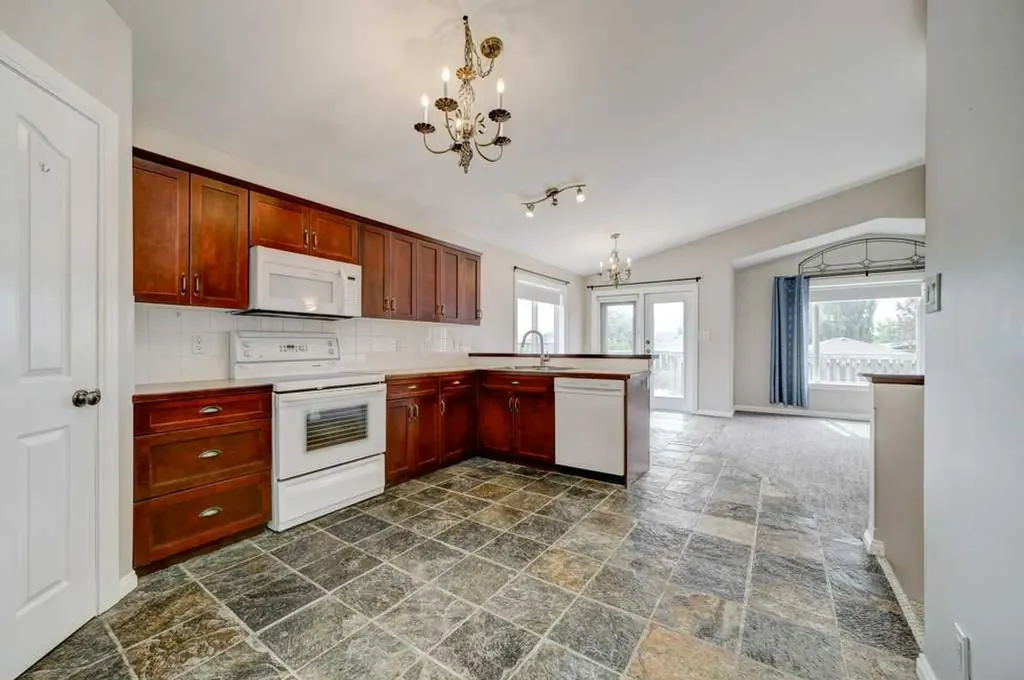 187 Cowichan Court W Lethbridge AB T1K 7T7