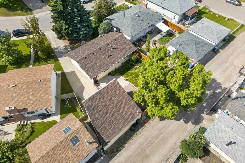 135 Huntcroft Way NE Calgary AB T2K 4E4