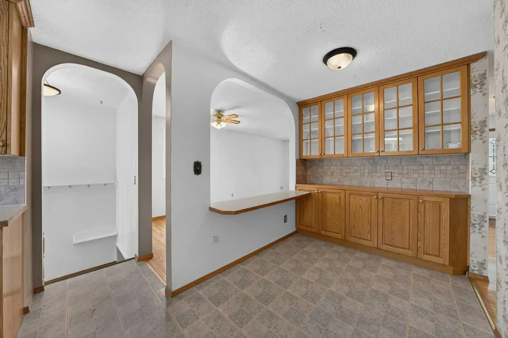 135 Huntcroft Way NE Calgary AB T2K 4E4