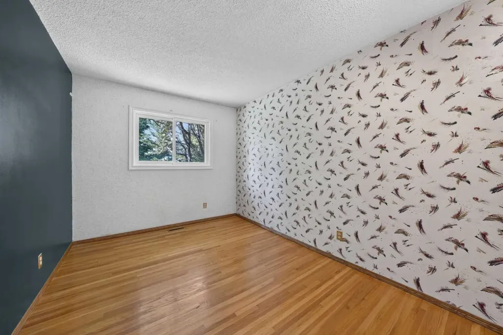 135 Huntcroft Way NE Calgary AB T2K 4E4