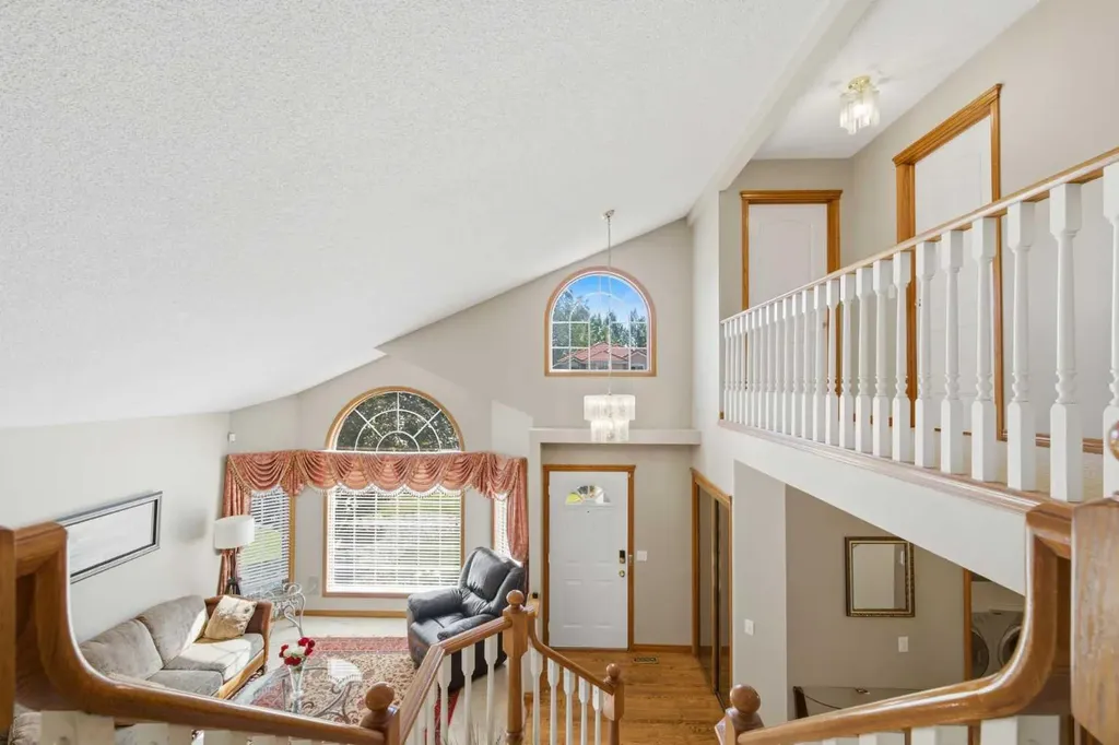 71 Woodpark Close SW Calgary AB T2W 6G9