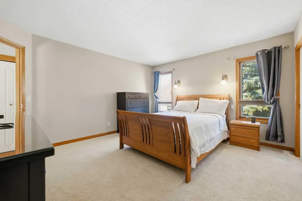 71 Woodpark Close SW Calgary AB T2W 6G9