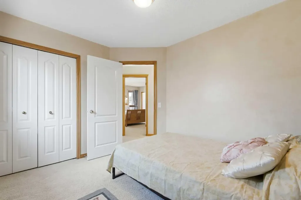 71 Woodpark Close SW Calgary AB T2W 6G9