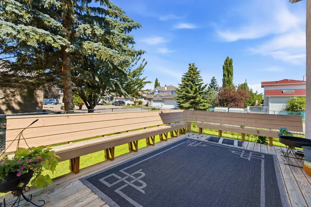 71 Woodpark Close SW Calgary AB T2W 6G9