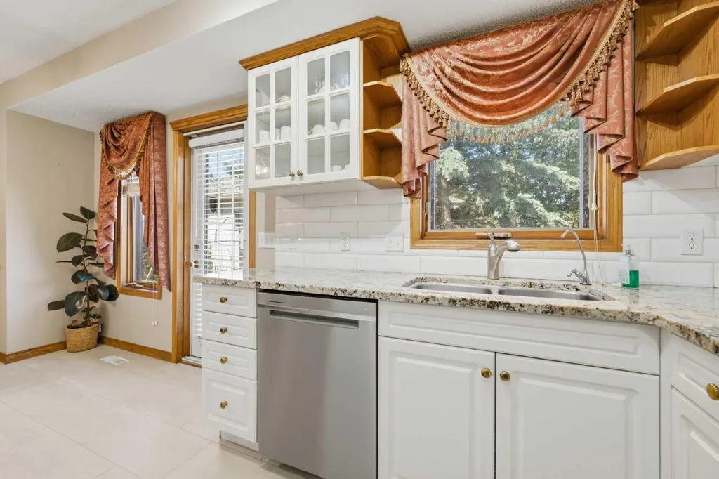 71 Woodpark Close SW Calgary AB T2W 6G9