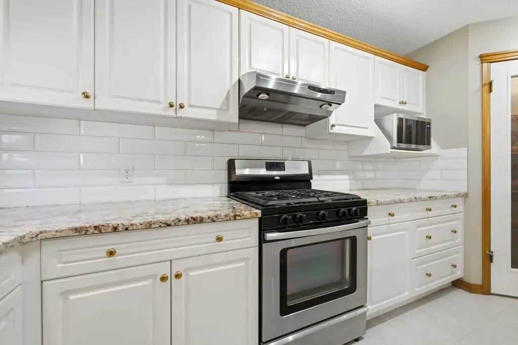 71 Woodpark Close SW Calgary AB T2W 6G9